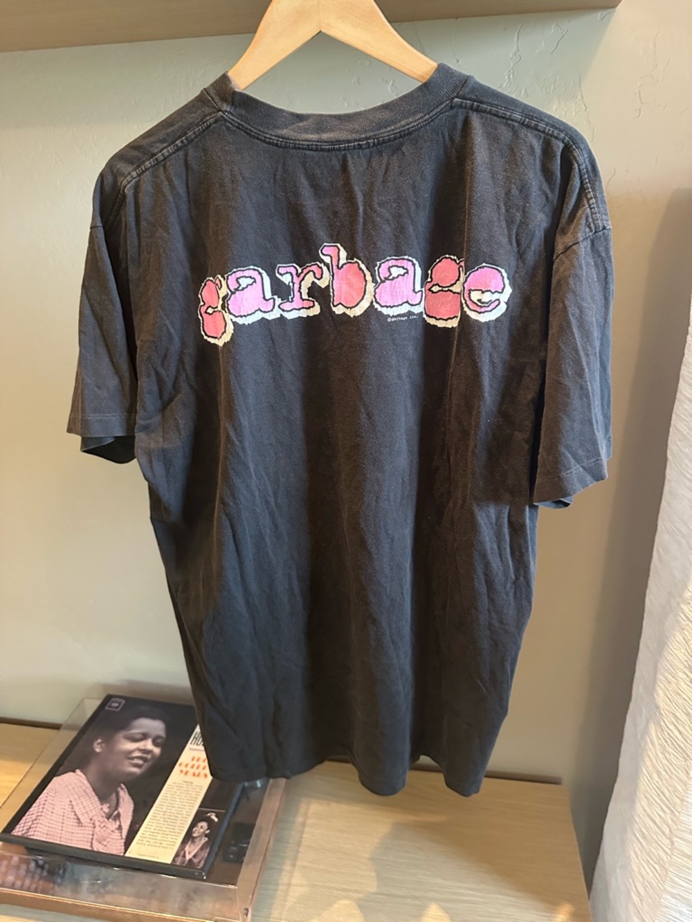 Rare, Original, Vintage, “Garbage,” Black Graphic Feather T-Shirt, XL - Picture 5 of 7
